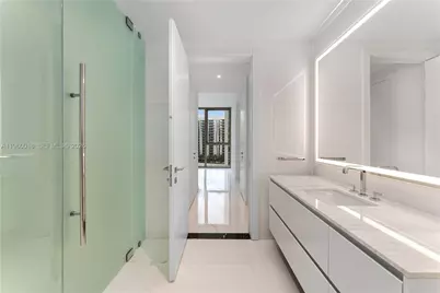 300 Biscayne Blvd Way #2009, Miami, FL 33131 - Photo 26