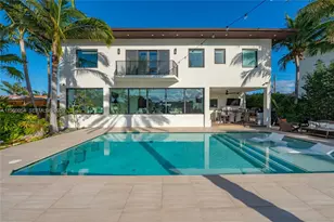 12880 N Bayshore Dr, North Miami, FL 33181 - Photo 12