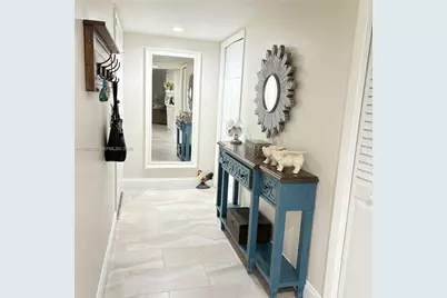 437 Lakeview Dr #104, Weston, FL 33326 - Photo 2