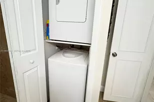 437 Lakeview Dr, Weston, FL 33326 - Photo 28