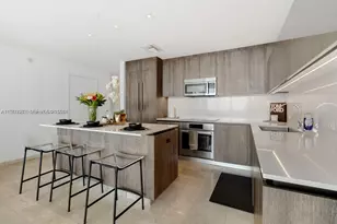 88 SW 7th St, Miami, FL 33130 - Photo 2