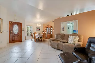 20103 NW 57th Pl, Hialeah, FL 33015 - Photo 6