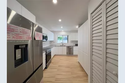 8111 SW 81st Pl, Miami, FL 33143 - Photo 14