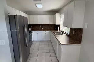 1364 Cottonwood Cir, Weston, FL 33326 - Photo 14