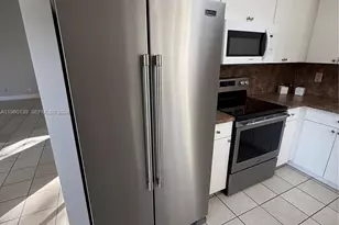 1364 Cottonwood Cir, Weston, FL 33326 - Photo 28