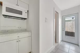 701 NE 8th St, Pompano Beach, FL 33060 - Photo 22