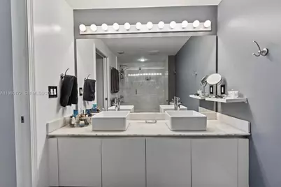 601 NE 36th St #2204, Miami, FL 33137 - Photo 34