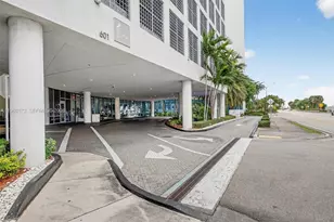 601 NE 36th St, Miami, FL 33137 - Photo 2