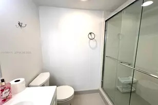 20515 E Country Club Dr, Aventura, FL 33180 - Photo 10