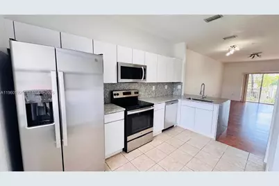 5610 NW 114th Pl #205, Doral, FL 33178 - Photo 2