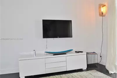 61 Collins Ave #402, Miami Beach, FL 33139 - Photo 8