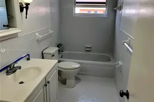 121 Golden Isles Dr, Hallandale Beach, FL 33009 - Photo 22