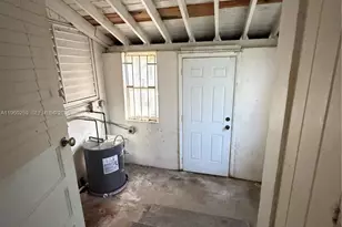 1070 NW 44th St, Miami, FL 33127 - Photo 8