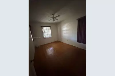 1070 NW 44th St, Miami, FL 33127 - Photo 12