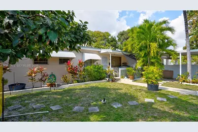 15700 NE 15th Pl, North Miami Beach, FL 33162 - Photo 4