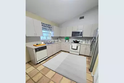 621 NW 205th Ave, Pembroke Pines, FL 33029 - Photo 18