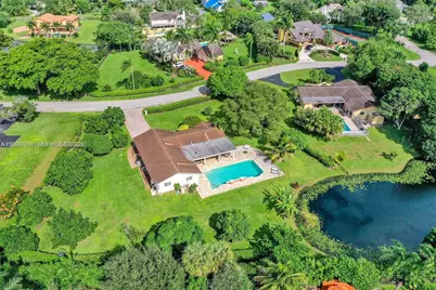 11030 SW 42nd Ct, Davie, FL 33328 - Photo 2