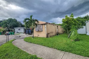 721 SW 134th Terrace, Davie, FL 33325 - Photo 2