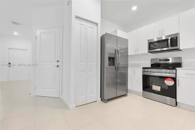 2713 NW 55th St #2713, Lauderhill, FL 33309 - Photo 6