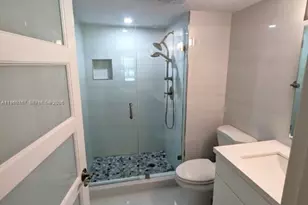 9300 N Hollybrook Lake Dr, Pembroke Pines, FL 33025 - Photo 8