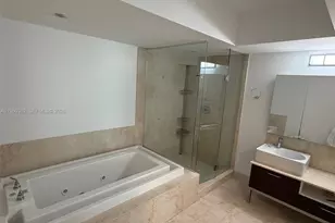 218 SE 14th St, Miami, FL 33131 - Photo 4