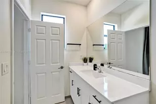 11135 W 32nd Ln, Hialeah, FL 33018 - Photo 36