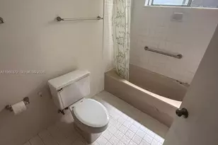 5223 Gate Lake Rd, Tamarac, FL 33319 - Photo 8