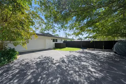 8330 SW 171st St, Palmetto Bay, FL 33157 - Photo 36