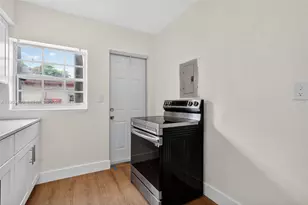 280 NW 34th St, Miami, FL 33127 - Photo 12