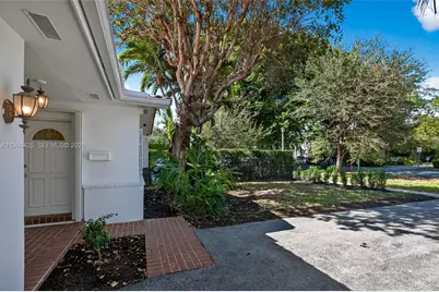 5210 SW 72nd St, Miami, FL 33143 - Photo 4