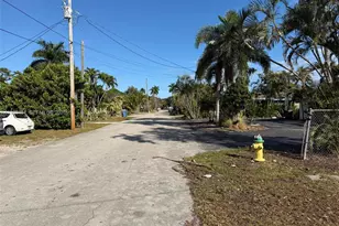 1568 NE 35th St, Oakland Park, FL 33334 - Photo 8