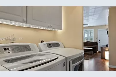 8069 SW 19th Ct, Davie, FL 33324 - Photo 10