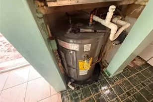 1555 W 44th Pl, Hialeah, FL 33012 - Photo 14