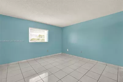 1555 W 44th Pl #305, Hialeah, FL 33012 - Photo 22