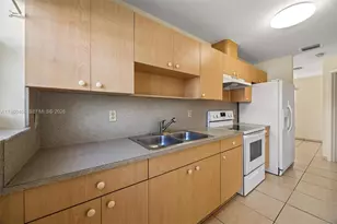 3072 NW 14th St, Miami, FL 33125 - Photo 6