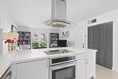 240 Galen Drive #109, Key Biscayne, FL 33149 - Photo 4