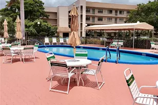 10402 Sunrise Lakes Blvd, Sunrise, FL 33322 - Photo 16