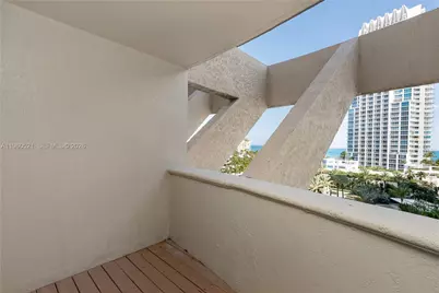 300 S Pointe Dr #907, Miami Beach, FL 33139 - Photo 24