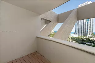 300 South Pointe Dr, Miami Beach, FL 33139 - Photo 24