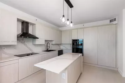 300 S Pointe Dr #907, Miami Beach, FL 33139 - Photo 12