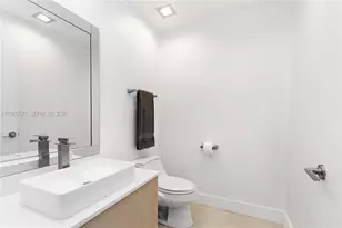 300 South Pointe Dr, Miami Beach, FL 33139 - Photo 52