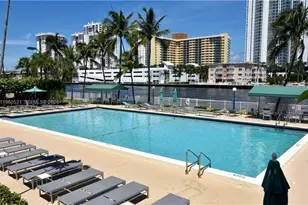 800 Parkview Dr, Hallandale Beach, FL 33009 - Photo 22