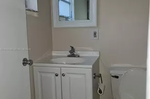 5162 NE 6th Ave, Oakland Park, FL 33334 - Photo 4