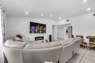 2590 SE 7th Pl, Homestead, FL 33033 - Photo 10