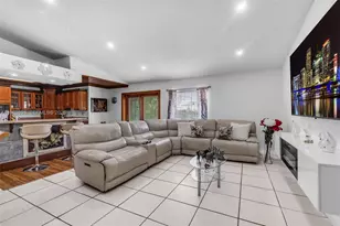 2590 SE 7th Pl, Homestead, FL 33033 - Photo 8