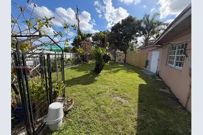 5365 W 14th Ln, Hialeah, FL 33012 - Photo 16