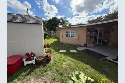 5365 W 14th Ln, Hialeah, FL 33012 - Photo 18
