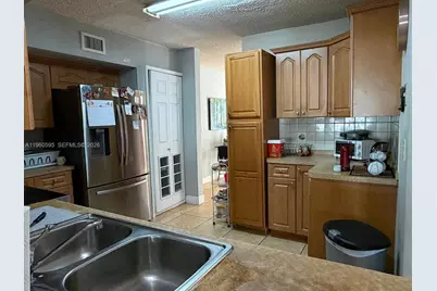 5365 W 14th Ln, Hialeah, FL 33012 - Photo 6