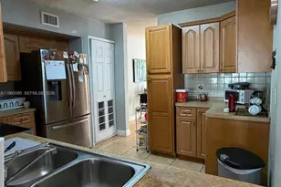 5365 W 14th Ln, Hialeah, FL 33012 - Photo 6