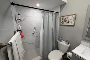 5365 W 14th Ln, Hialeah, FL 33012 - Photo 12